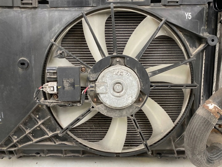 2008 TOYOTA COROLLA E140 E150 RADIATEUR ENSEMBLE 8925712020