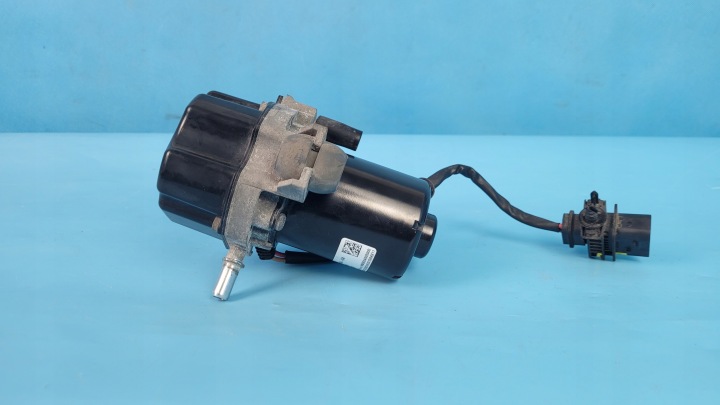 MERCEDES EQA 250 21R POMPE VIDE PRESSION A0004303500