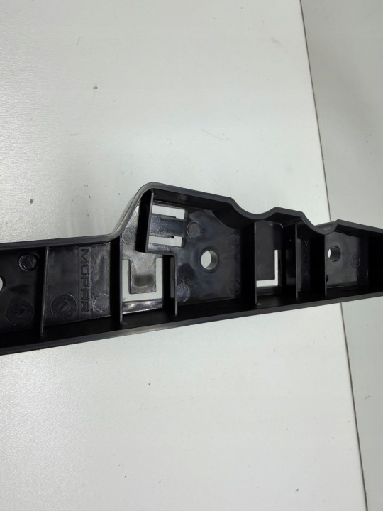 GLISSIÈRE FIXATION PARE-CHOCS DROIT AVANT JEEP AVENGER 52173338