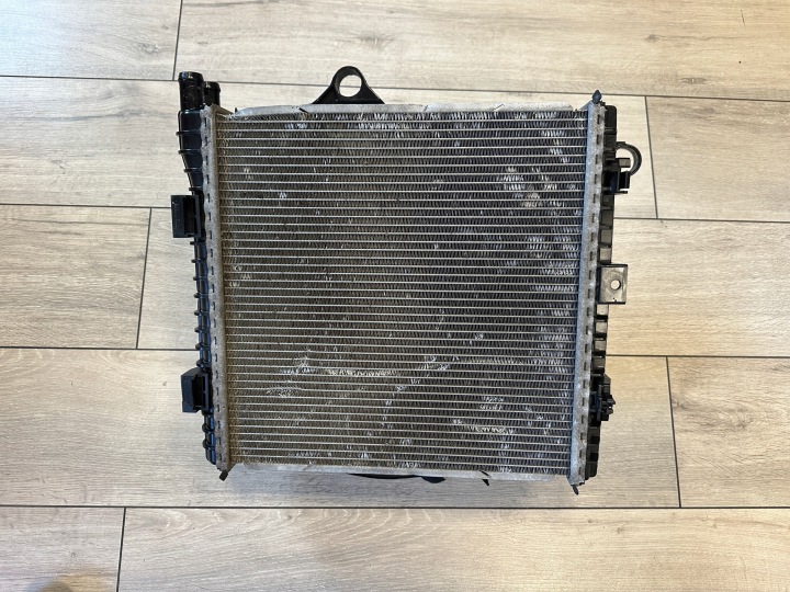 PORSCHE TAYCAN RADIATEURS ENSEMBLE RADIATEURS GAUCHE DROITE CÔTÉ