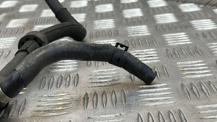 AUDI VW TDI TUYAU FIL AQUATIQUE 5Q0122101CN