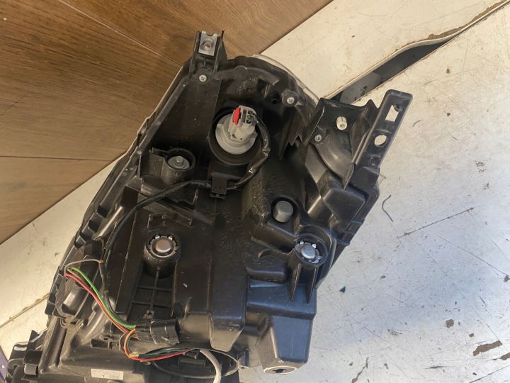 NISSAN LEAF I PHARE DROIT AVANT LED 26010-3NF5A EUROPE