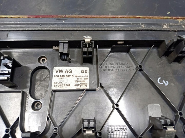 VOLKSWAGEN CRAFTER II TROISIÈME LANTERNE STOP 7C0945087D