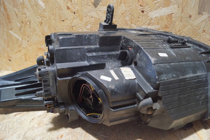 PHARE DROIT AVANT HYUNDAI I40 (S3024)