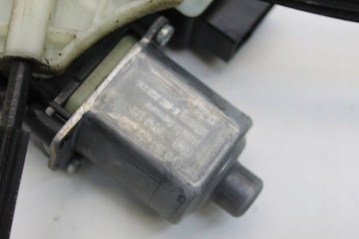 ÉLÉVATEUR VITRES ARRIÈRE DROITS PORTES VW POLO (AW1, BZ1, AE1) 2G6839462C
