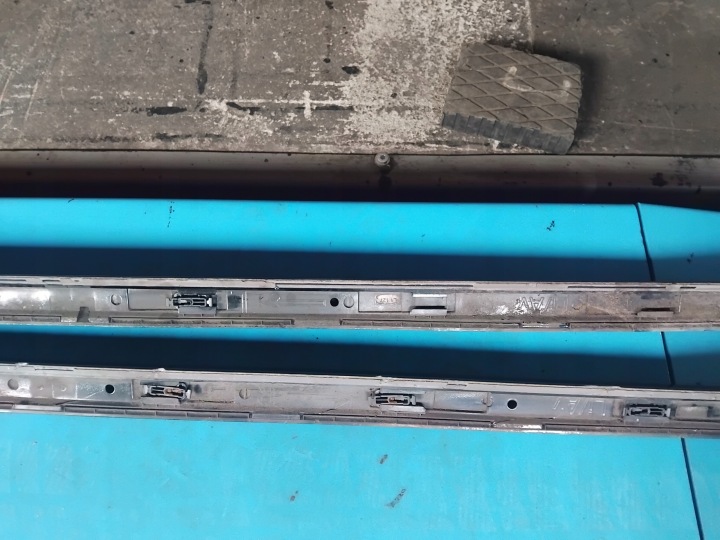 AUDI OE 8K0854932A 8K0854931A MOULURE SEUIL