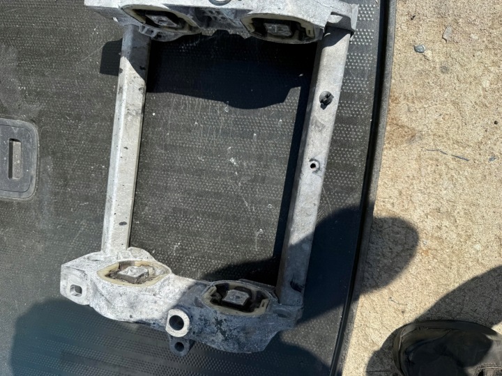 FIXATION COMPRESSEUR CLIMATISATION MERCEDES EQE V295 A2978306802