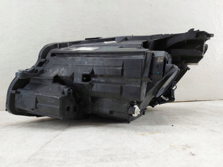 MERCEDES-BENZ E CLASSE 213 W213 DROITE PHARE AVANT AVANT PROJECTEUR