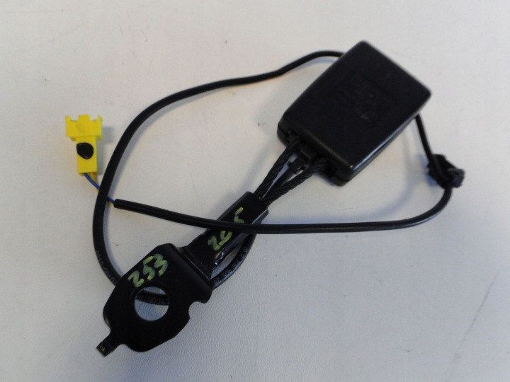 MERCEDES AGRAFE FERMETURE COURROIE GAUCHE AVANT A2058600169 C 205 GLC 253 EQC 293