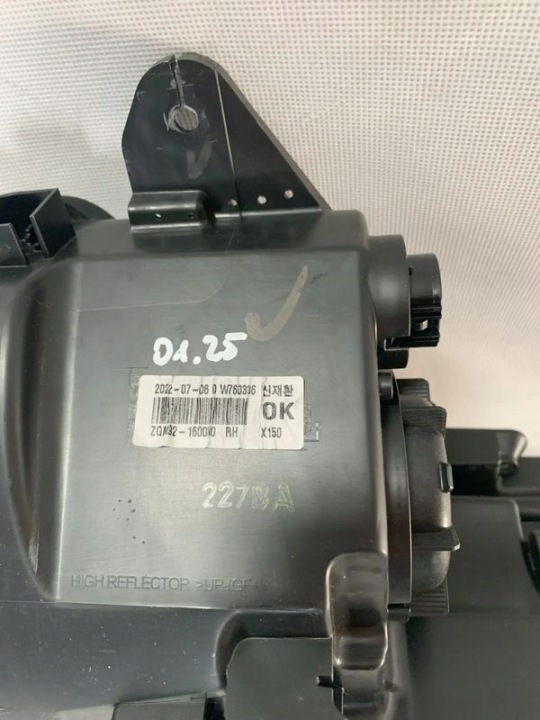 SSANGYONG TIVOLI RESTYLAGE 19R PROJECTEUR DROIT LIFT 2019 ZGM92-160080 01.25