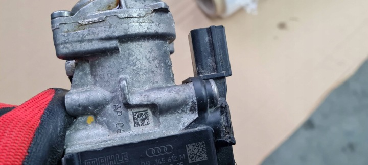 A4 B9 8W LIFT SOUPAPE PRESSION RÉGULATEUR TURBINES 2.0 TFSI 06L145612M A5 8W