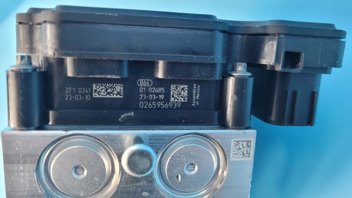 MERCEDES X247 GLB 200 23R POMPE ABS A1779002710