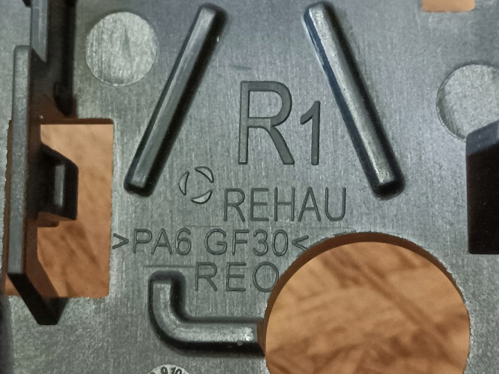 AUDI A3 S3 GLISSIÈRE PARE-CHOCS DROIT AVANT 8Y0807183