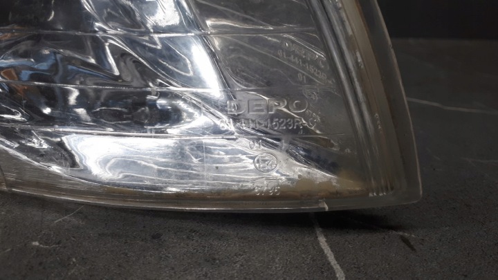 CLIGNOTANT DROIT VW PASSAT B5 DEPO 96-05R