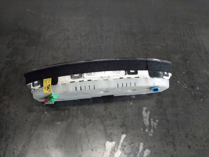 COMPTEUR COMPTEUR DE VITESSE AUDI A4 B5 8E 8H 8D0919860E