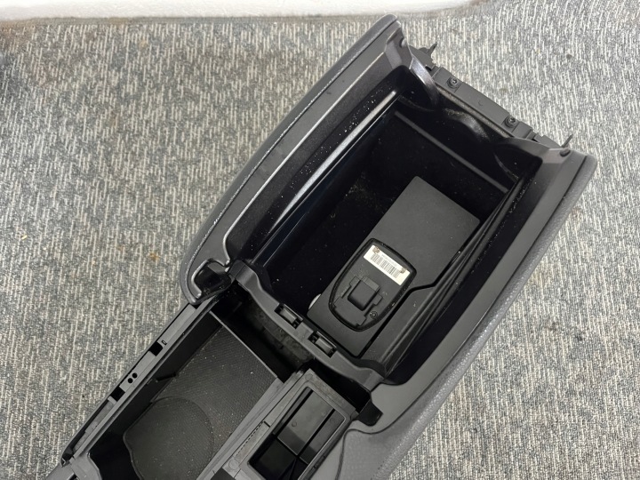 MERCEDES C CLASSE W204 2.2 CDI TUNNEL CENTRAL ACCOUDOIR PRISE USB ORIGINAL