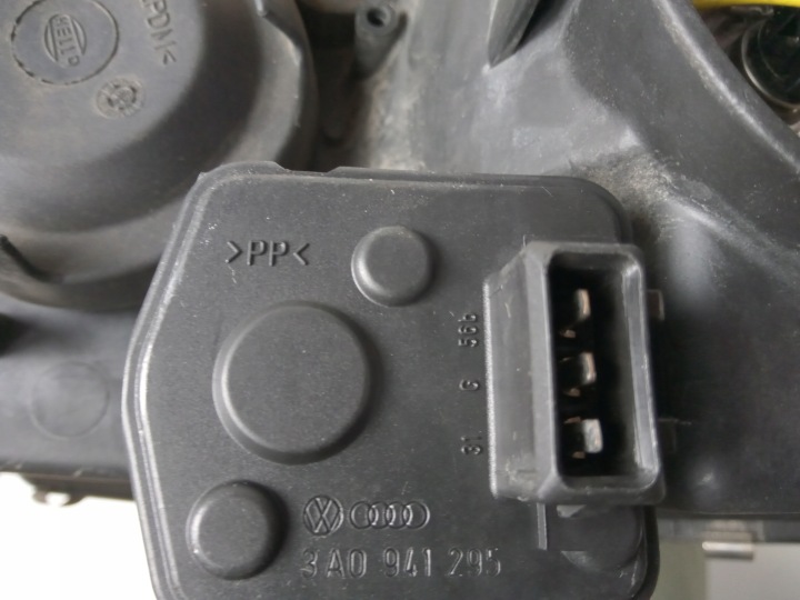PHARE DROITE AVANT VOLKSWAGEN PASSAT B5 14742600
