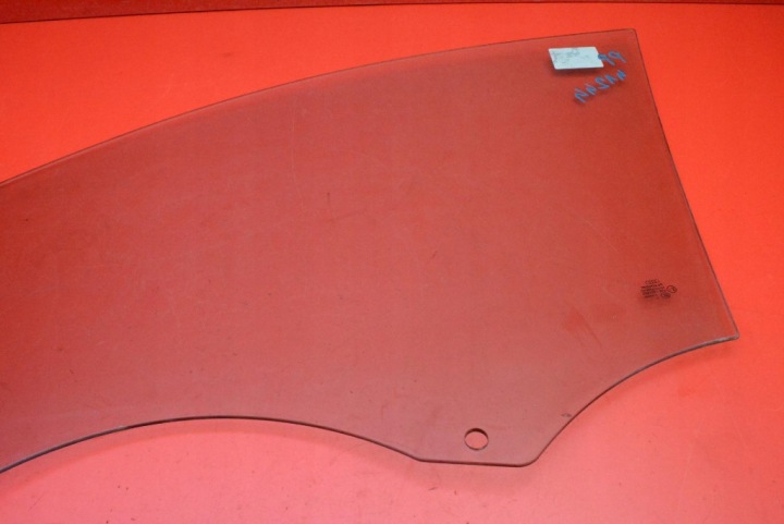 GLACE LATÉRALE DROITE AVANT AVANT AUDI Q7 4L LIFT 08-15