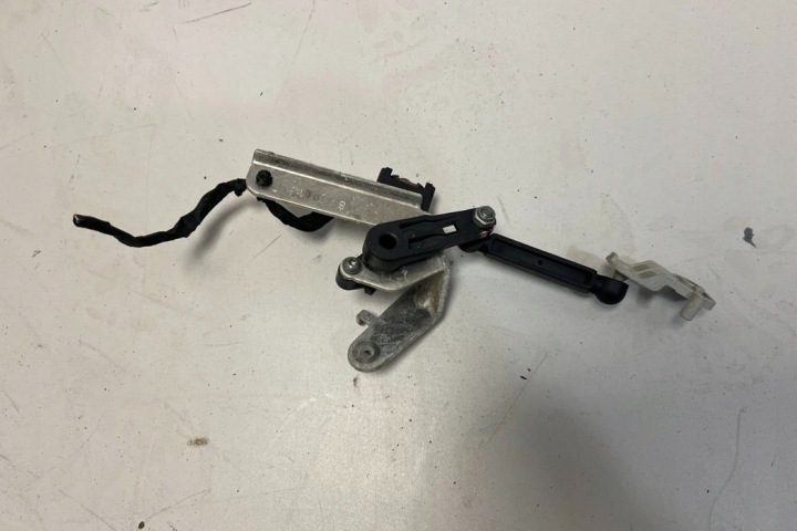 SUSPENSION GAUCHE ARRIÈRE BMW 6869039 3.0L GASOLINE 2023