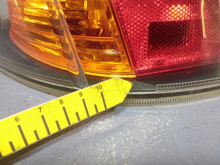 MITSUBISHI LANCER VIII BERLINE PHARE ARRIÈRE DROITE EXTÉRIEUR ARRIÈRE P5613
