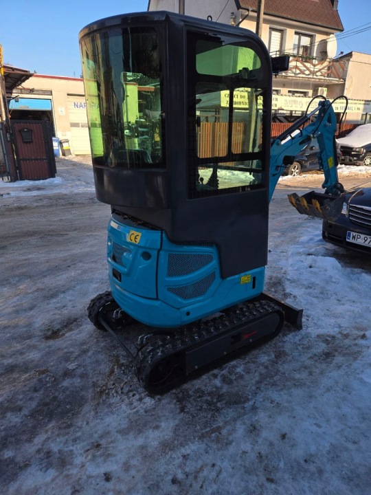 LYZKA VERS MINI PELLETEUSE AVEC METALOWYMI 3 ZEBAMI EXCAVATRICE 7KW