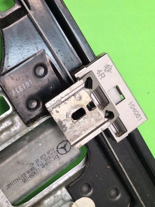 ÉLÉVATEUR VITRES DROITS AVANT PORTES MERCEDES-BENZ C (W203) A2037201846