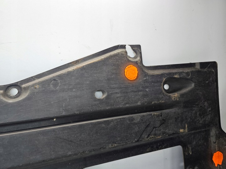 PROTECTION CHÂSSIS DROITE AUDI A6 C6 4F0825208G
