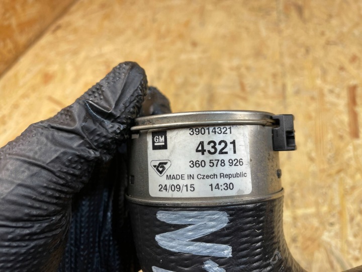 TUYAU TUYAU FIL AIR ÉCHANGEUR D'AIR DE SURALIMENTATION OPEL ASTRA V K 39014321 2015-