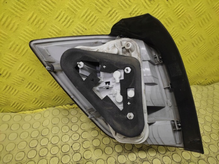 OPEL ASTRA H UNIVERSEL PHARE DROIT ARRIÈRE 13223674