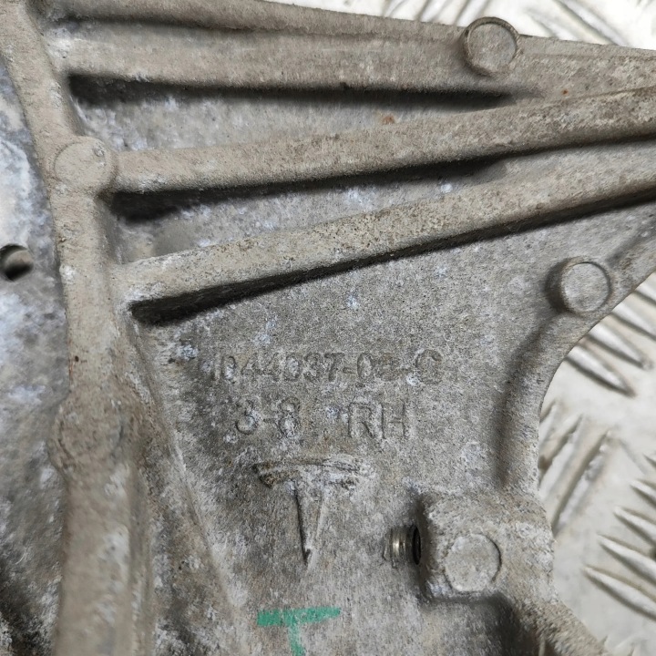FIXATION AMORTISSEUR DROIT AVANT TESLA MODÈLE 3 Y ORIGINAL