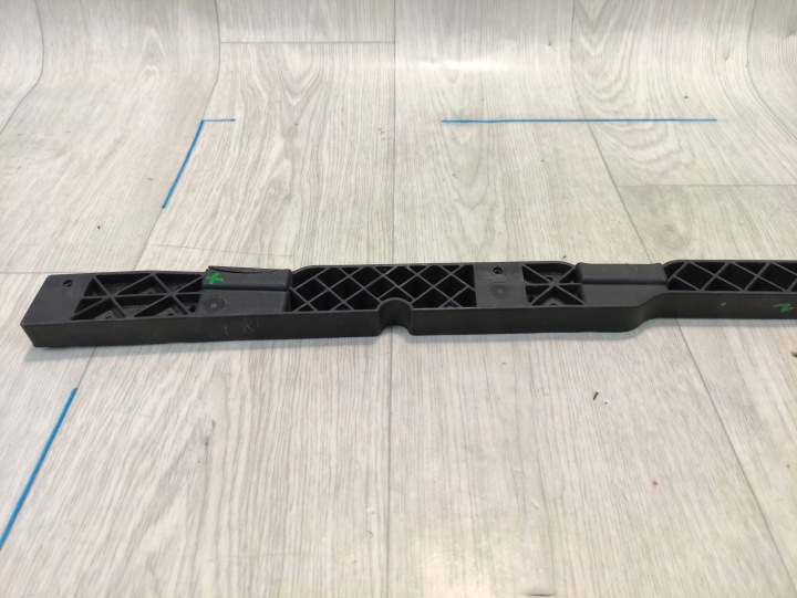 VW PASSAT B8 GLISSIÈRE PARE-CHOCS AVANT 3G0807889B