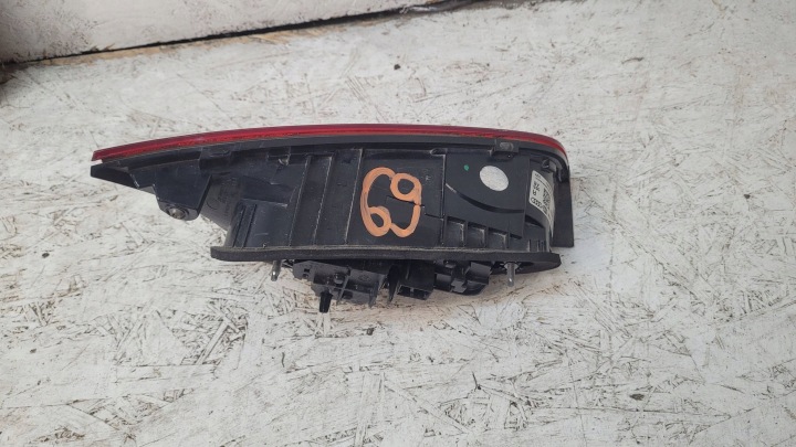 PHARE ARRIÈRE DROITE DANS COUVERCLE DE COFFRE AUDI A3 8V LOW SPORTBACK 8V4945076
