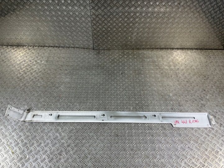 VITO 447 15- MOULURE CALANDRE PORTES LATÉRALES DROITE A4476900370