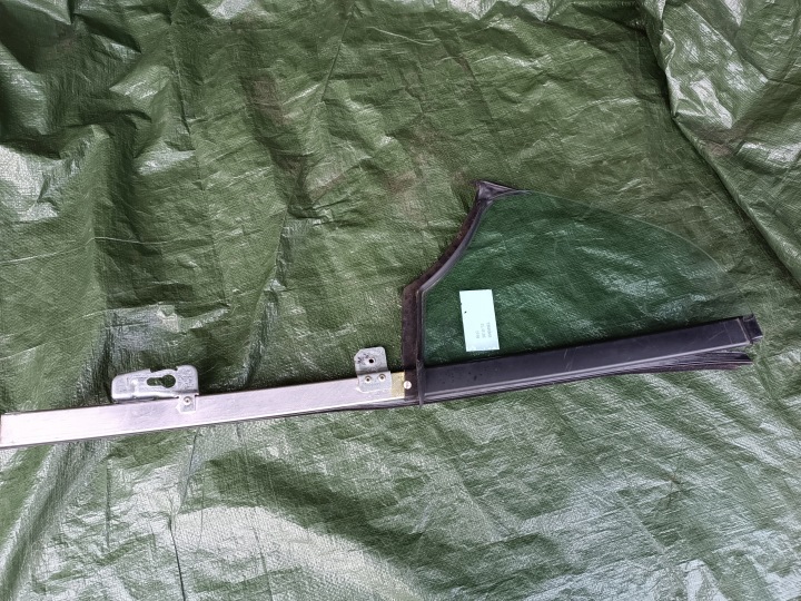 SMART FORTWO 450 0000846 VITRE DE PORTIÈRE DROITE AVANT PETITE
