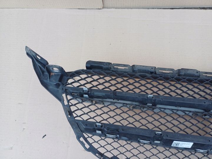 GRILLE CALANDRE PARE-CHOCS MERCEDES W205 C-KLASA NR. A2058800483