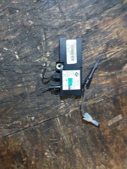 AMPLIFICATEUR ANTENNES BMW E39 8364083