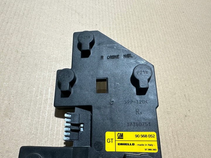 OPEL VECTRA B DOUILLE D'AMPOULE DROIT ARRIÈRE 90568052