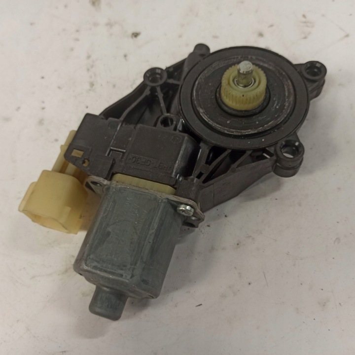 FORD FIESTA MK7 PETIT MOTEUR VITRES GAUCHE AVANT 0130822404