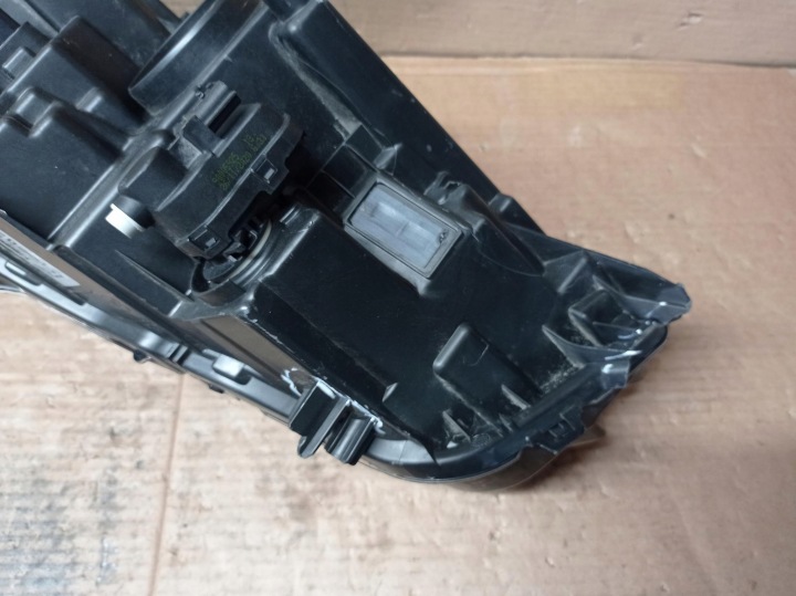 PHARE PROJECTEUR DROIT PEUGEOT 208 2019-
