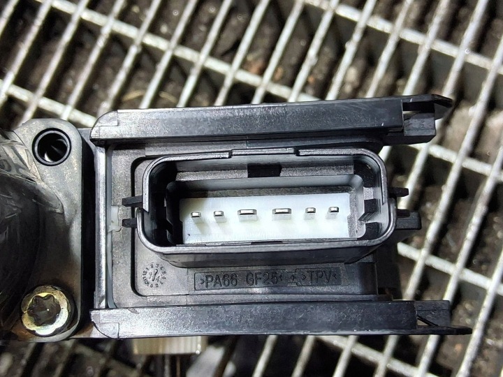PETIT MOTEUR VITRES ARRIÈRE ARRIÈRE CÔTÉ DROITE HYUNDAI I40 834603Z010