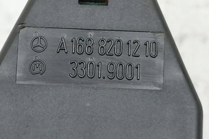 BOUTON D'URGENCE MERCEDES-BENZ A (W168) A1688201210 1.6L GASOLINE 75KW