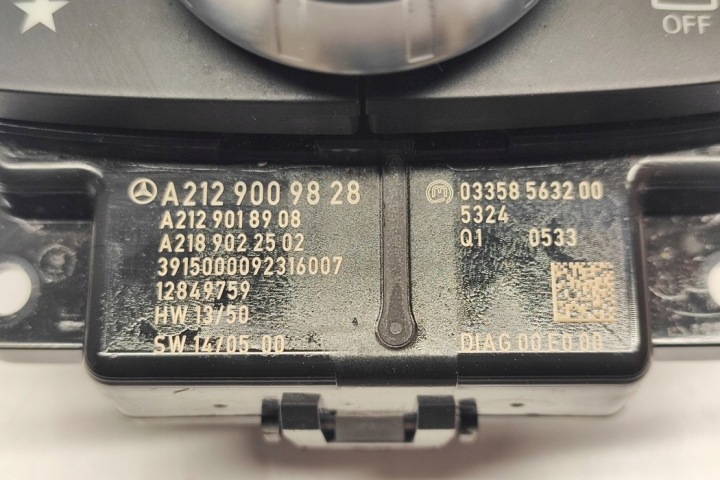 POIGNÉE ROTATIVE COMMANDE NAVIGATION MERCEDES-BENZ CLS (C218) A2129009828 2.1L