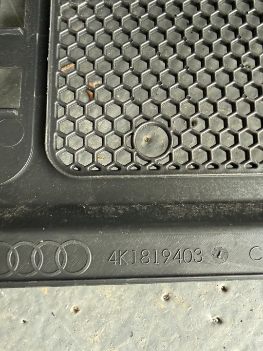 AUDI A6 C8 DOUBLURE DE PASSAGE DE ROUE NOIR 4K1819403