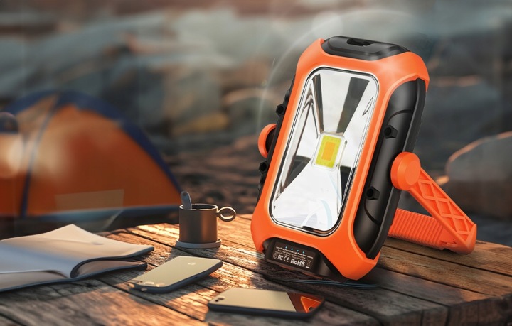 SUPERFIRE PHARE ATELIER AVEC PANNEAU SOLARNYM GM05 500 LM DISTANCE 100M