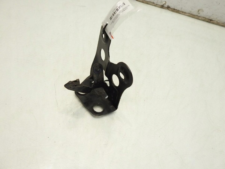 POIGNÉE FIXATION POMPES ABS VW PASSAT B6 2.0 TDI 3C1614235B