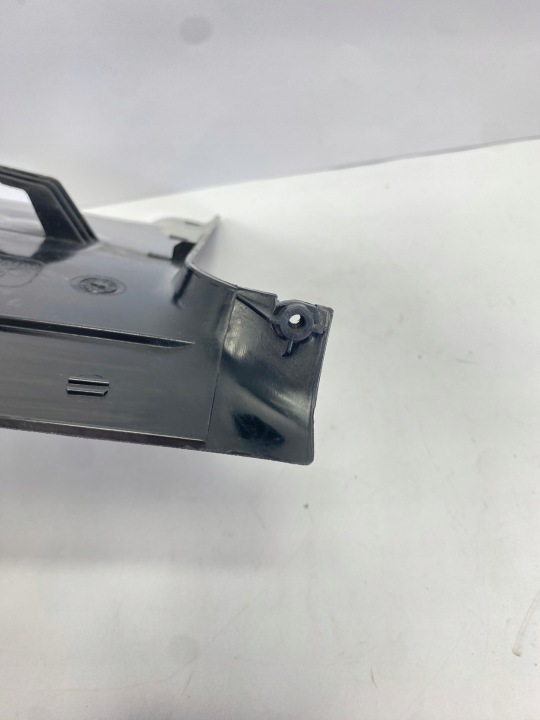 PROTECTION GAUCHE PRÈS NOGACH CONDUCTEUR MARCHEPIED MERCEDES W124 COULEUR GRISE 1246880106