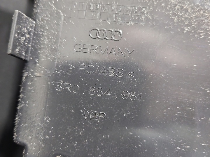 ACCOUDOIR AUDI Q5 08- 8R0863242 8R0857042B 8R0864981