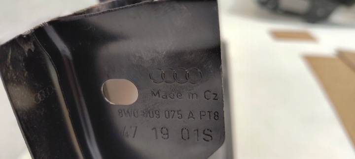 SEUIL POTEAU BRODERIE GAUCHE AUDI A4 B9 UNIVERSEL 8W9