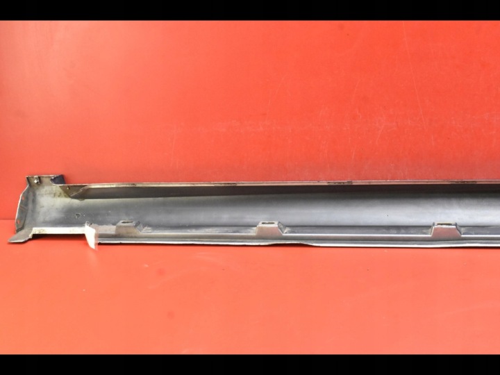 REVÊTEMENT SEUIL DROITE COULEUR GRENAT 3AA853856 VW PASSAT B7 UNIVERSEL 10-15