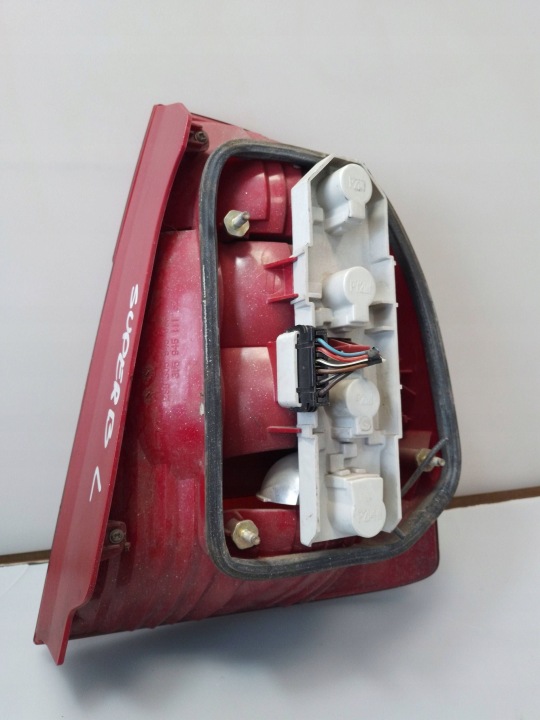 PHARE ARRIÈRE GAUCHE SKODA SUPERB B5 (3U) 3U5945095 3U5945111